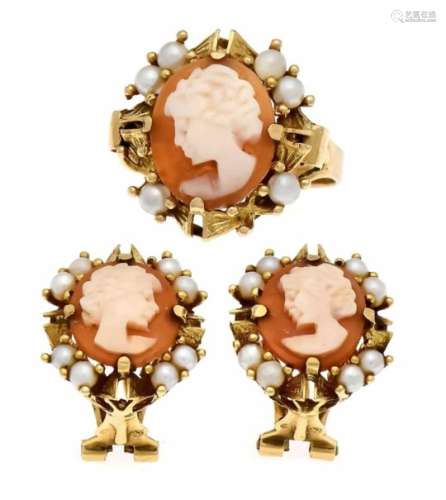 Gemstone oriental pearl set GG 750/000 with 3 oval carved shell gems 12 x 10 mm and 22oriental