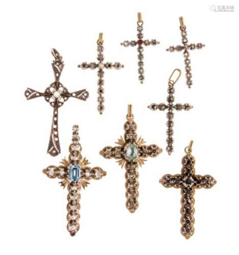 Mixed lot of 8 cross pendants GG / RG 750/000 16.1 g and 585/000 19.9 g, unmarked,expertized, set