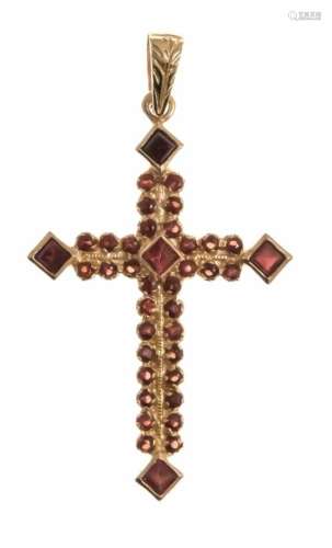 Garnet cross pendant GG 750/000 with round and carré-shaped fac. Garnets 3.3 - 2 mm, L. 56mm, 6.4