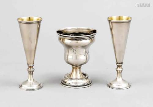 Two schnapps cups, hallmarked Russia, silver 875/000, gilding inside, round domed stand,conical