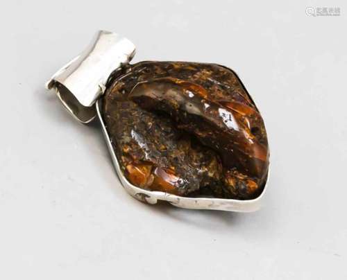 Large natural amber in silver mounting, total l. 9 cm, approx. 62 gGroßer Naturbernstein in