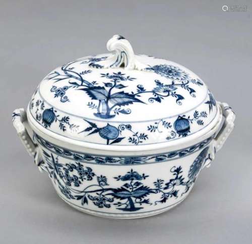 Round lid terrine, KPM Berlin, around 1800, 1st quality, onion pattern in underglaze blue,w. 33