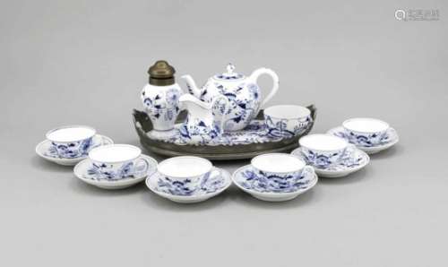 Tea set for 6 pers., 14 pcs., Köppelsdorf, Thuringia, 20th cent., onion pattern inunderglaze blue,