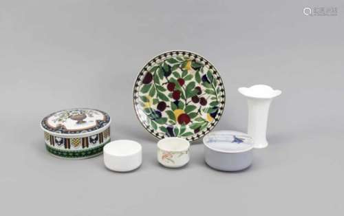 Six pcs. Villeroy & Boch, various marks, 20th century, 2x lidded boxes, polychrome flowerdecor '