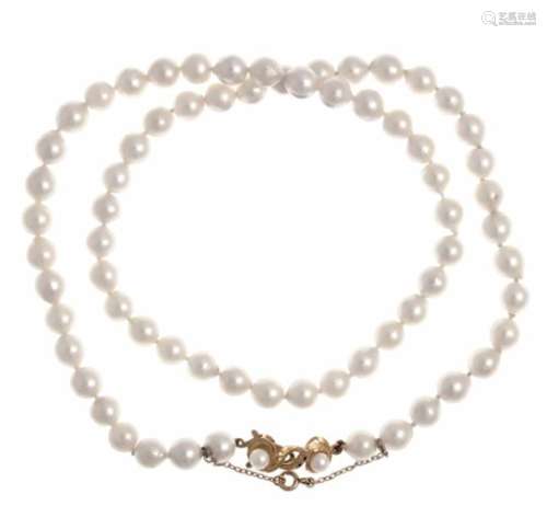 Akoya necklace with clasp and SI-chain GG 750/000 ungest., Expertized, cream-white,slightly