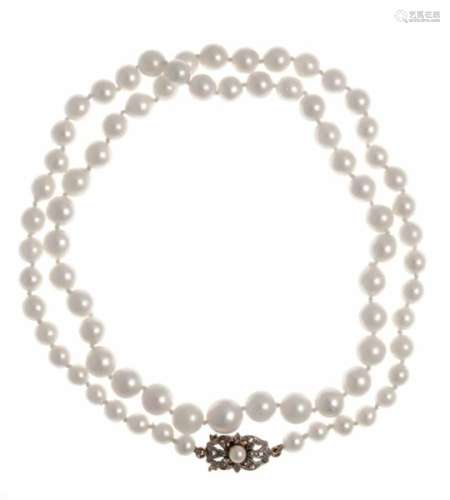 Akoya necklace with buckle GG / WG 750/000 undest., Expertized, set with an Akoya pearl 4mm and