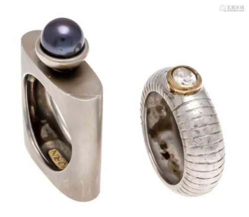 2 designer rings silver 925/000 with dark gray cultured pearl 8 mm and with oval fac.White gemstone,