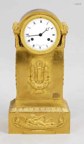 Franz. Empire-Pendule, feuervergoldet, 1. H. 19. Jh., bez. Le Paute & Fils, du Roi,Darstellung einer