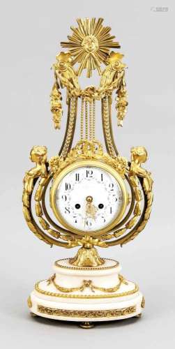 Franz. Lyra-Pendule, feuervergoldet, 2. H. 19. Jh., bez. F. Bertroue, verziert mitFrauenköpfen und