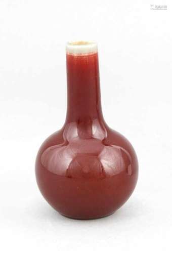 A small copper red Chinese Quig-period flask, presumably 18th/19th c., the stand ringchipped, h.