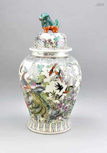 Large floor vase with Lid and Fo Dog Knob, China, mid-20th century. Circular, polychromedecoration