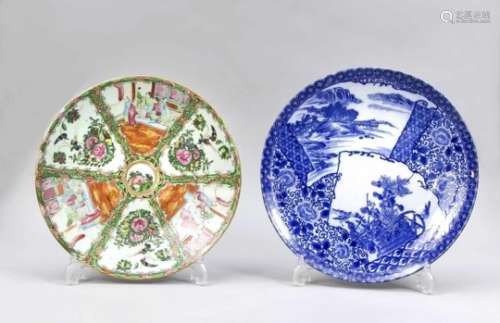 Collection of Japanese and Chinese plates, around 1900. 1x large, flat-shaped plate withcobalt