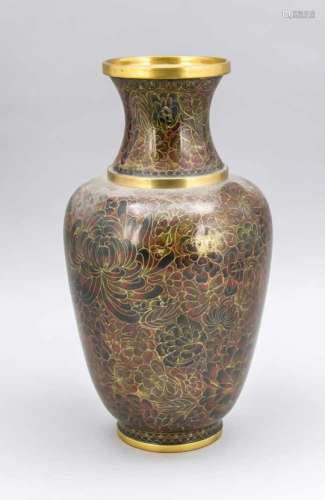 Cloisonné vase, China, 20th cent., shouldered form on cylindrical foot ring, short neckwith flared