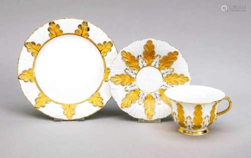 Splendied place setting, Meissen, 1st quality, leaf relief, white with splendor gilding,cup with
