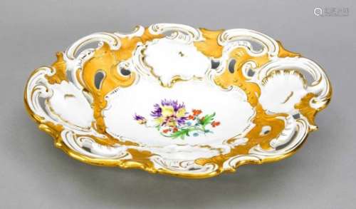 Oval breakthrough bowl, Meissen, mark 1924-34, 2nd quality, polychrome flower painting inthe mirror,