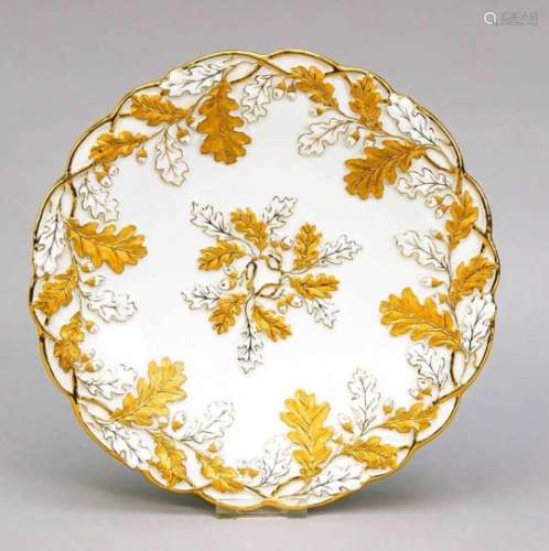 Splendor plate, Meissen, mark after 1934, 1st quality, model no. D 174, oak leaf tendrilsin