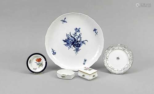 Convolute Meissen, 5 parts, marks after 1934, rectangular lid box, L. 7 cm, and ashtray,L. 8 cm,