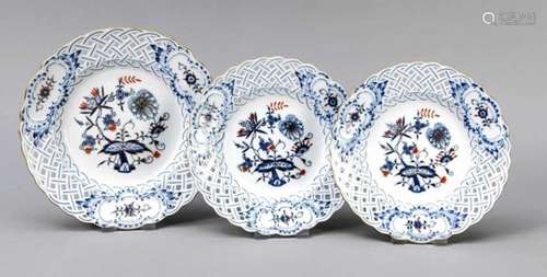 Three breakthrough plates, Meissen, late 20th century, 1st quality, 2 plates model no.54801, Ø 18