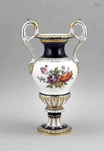 Double handle vase, Meissen, mark 1924-34, 1st quality, ball-shaped on a round base,volute handle on