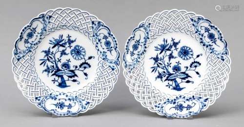 Two breakthrough plates, Meissen, Knauff swords 1850-1924, 1st quality, wavy edge, onionpattern