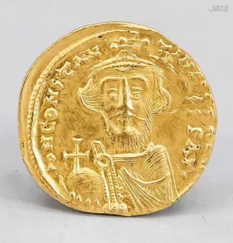 Goldmünze byzantinisch, Constans II (7. Jh.), recto Kaiser mit Reichsapfel, versoKrückenkreuz auf