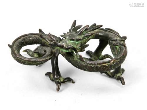 Sich windender Drache, China, 19./20. Jh., Bronze, 5 x 11 x 6 cm