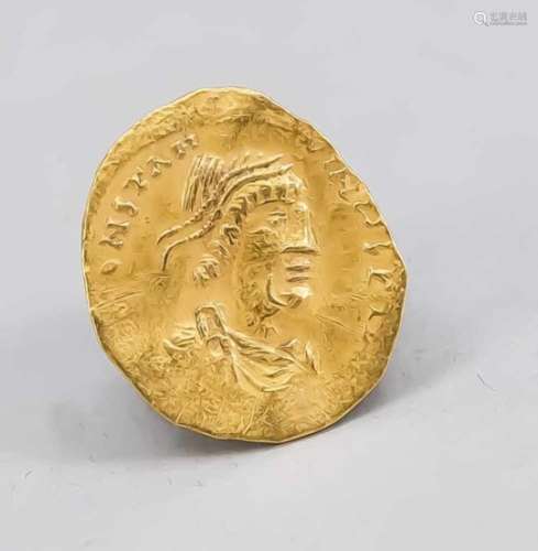 Kleine Goldmünze, byzantinisch, wohl 7. Jh. Recto Herrscherportrait, verso Krückenkreuz,D. 1,9 cm