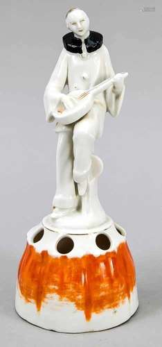 Art Deco Figur, 1920er Jahre, Pierrot auf durchbrochenem Sockel, partiell staffiert inOrange und