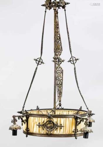 Deckenlampe um 1920, Messinggussgestell mit vier Lampenfassungen, durchbrochen gearbeiteteAufhängung