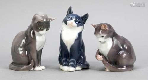 Three cats, Denmark, 2 sitting cats, Bing & Grondahl, mark 1970-83, 1st quality, designedby Ingeborg