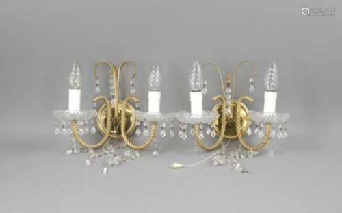 Paar Wandappliken, 20. Jh. Runde Wandplinthe, geschwungene Seil-Leuchterarme,Kristallglas-