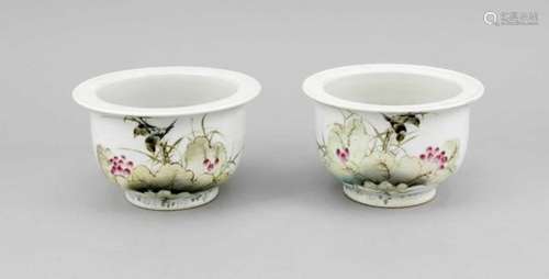 Couple of cacgepots, China, 19th/20th cent., famille rose decoration with a pair of birdsin reeds