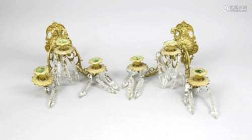 A pair of 3-branch wall appliques around 1880, gilt bronze, crystal hangings (notcomplete), 23 x