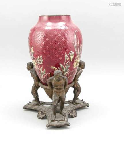 Vase im Kolonialstil, 19. Jh., getragen von drei Mohren, Sockel aus Metallguss mitbronzefarbener