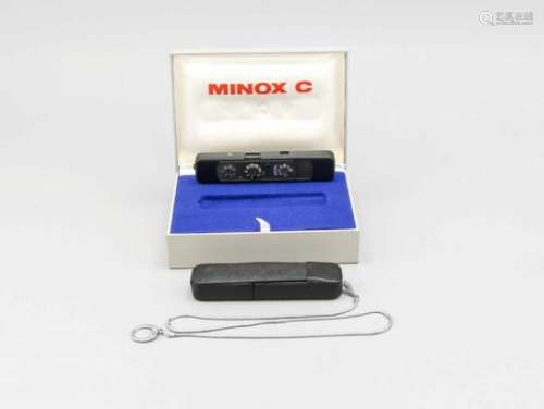 Minox C im Original-Etui, inklusive Original-Ledertasche mit Kette, Maße Ok 5,5 x 17 x 13cm