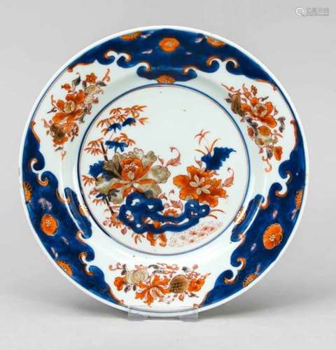 Imari-Teller, China, 18. Jh. Dekor in Eisenrot, Kobaltblau und Gold (leicht ber.), D. 23cm