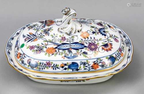 Oval lidded terrine, Meissen, after 1950, 2nd quality, Royal onion pattern in underglazeblue and