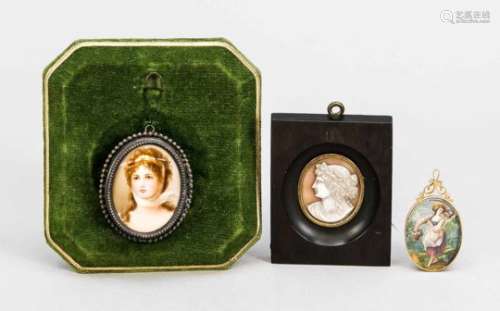 Konvolut von 3 Miniaturen, 19./20. Jh. Jeweils oval gerahmte Damenportraits, 1 x polychromauf