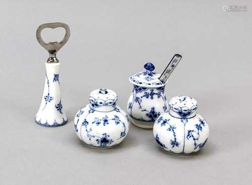 Four pieces Blue fluted, Royal Copenhagen, mark since 1923, salt and pepper shakers, H. 6cm,