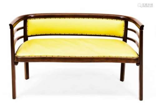 Sofa um 1910, Entwurf wohl Josef Hoffman, Buchenholz nussbaumfarbig gebeizt, gelbesLederpolster,