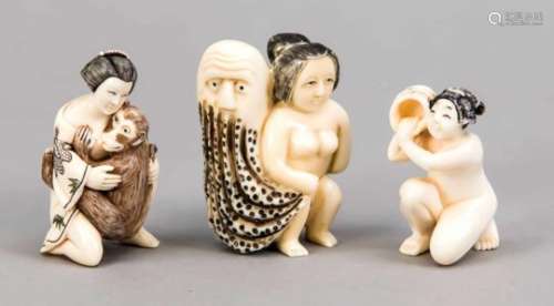 3 Erotische Schnitzereien, Japan, um 1900, Elfenbein, z. T. sign., 1 x Frau sich einenEimer Wasser