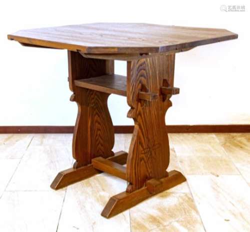 Tisch um 1880, wohl Worpswede, Rüster massiv, 75 x 86 x 83 cm.- Das Möbel kann nicht inunseren