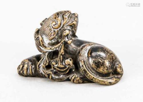 Paperweight in the form of a lying Qilin, China, early 20th century, bronze, approx. 5 x 4x 3