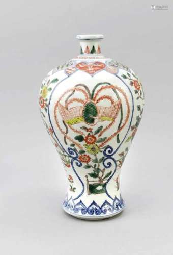 Famille-Verte vase (Meiping), pres. 19th c., Underglaze blue and polychrome enamel decor(Doucai