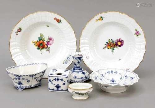 Mixed lot of Royal Copenhagen, 7 pieces, 2 deep plates, around 1900, form Neuozier,polychrome flower