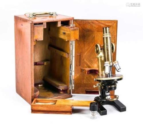 Mikroskop von Carl Zeiss, Deutschland (Jena) um 1900. Deutsche Präzisionsmechanik undOptik mit
