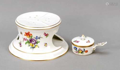 Stövchen mit Einsatz, Meissen, um 1980, 1. W., polychrome Malerei mit deutschen Blumen