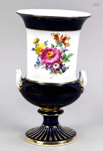 Urn vase, Meissen, mark 1924-34, 1st quality, urn vase with side handles on a round flutedfoot,