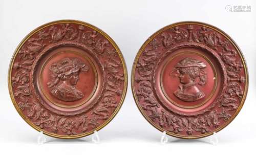 Paar Prunk-Keramikteller im Renaissance-Stil, Ende 19. Jh., dunkelroter Scherben,