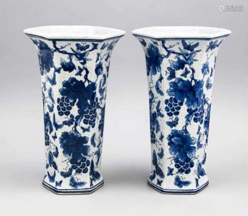 A pair of ceramic vases, 20th century, in the style of Chinese vases, hexagonal shape,crackled